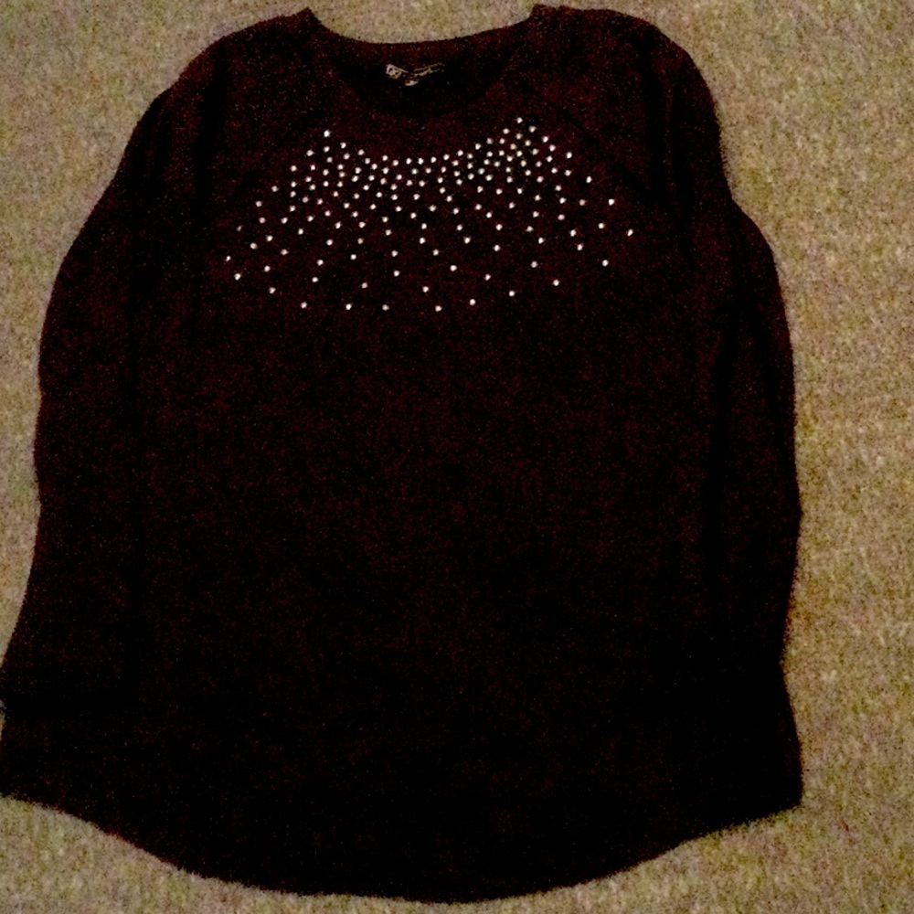 Beautiful crystals sparkle on lightweight dg2 sweater, black, medium, like new.